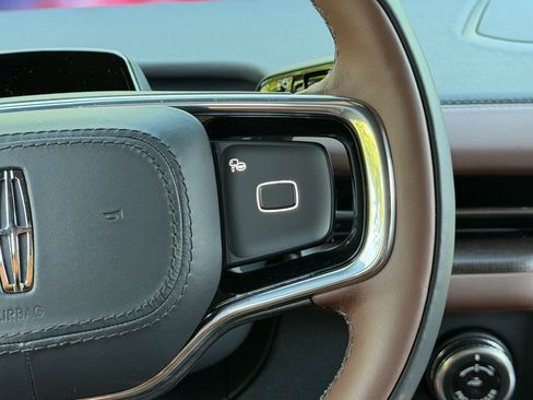 New 2026 Lincoln Navigator L Reserve AWD/4WD image 18