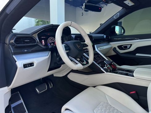 Used 2021 Lamborghini Urus AWD/4WD image 16