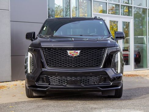 Used 2025 Cadillac Escalade V image 2