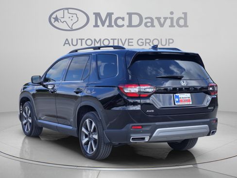 Certified 2025 Honda Pilot Touring image 4
