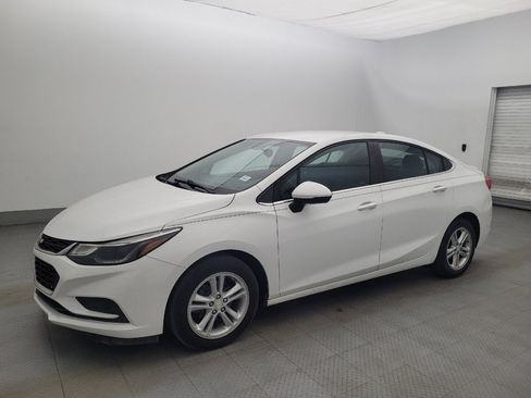 Used 2017 Chevrolet Cruze LT w/ Convenience Package FWD image 2
