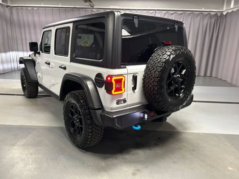 Used 2024 Jeep Wrangler Unlimited image 5