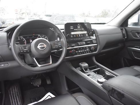 Used 2024 Nissan Pathfinder SL w/ Lighting Package (N92) image 19