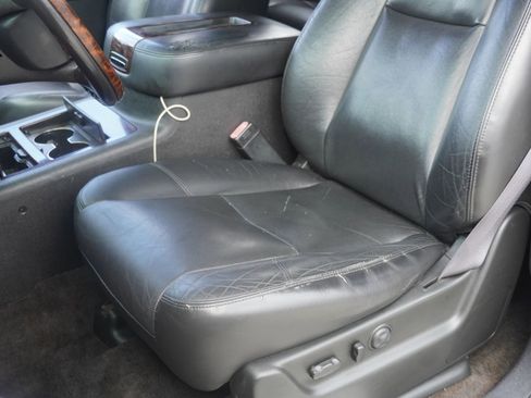 Used 2011 GMC Yukon Denali image 37