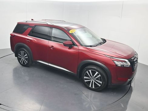 Used 2024 Nissan Pathfinder Platinum w/ Black Appearance Package AWD/4WD image 61