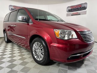 Used 2016 Chrysler Town & Country Touring-L video 1