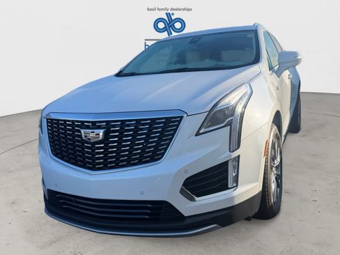 Used 2022 Cadillac XT5 Premium Luxury AWD/4WD image 2