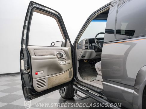 Used 1995 Chevrolet Tahoe 4WD 2-Door image 38