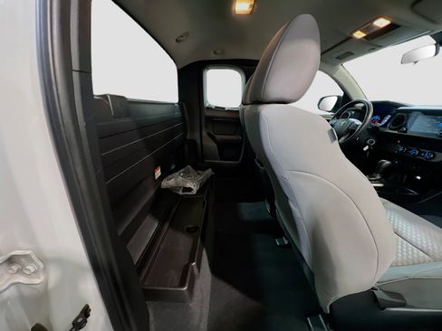Used 2022 Toyota Tacoma SR RWD image 17