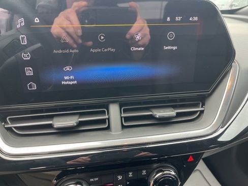 Used 2025 Chevrolet Trax RS w/ Sunroof Package image 19