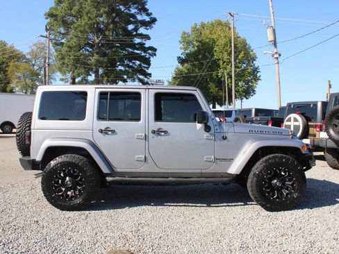 Used 2015 Jeep Wrangler Unlimited Rubicon w/ Connectivity Group image 6