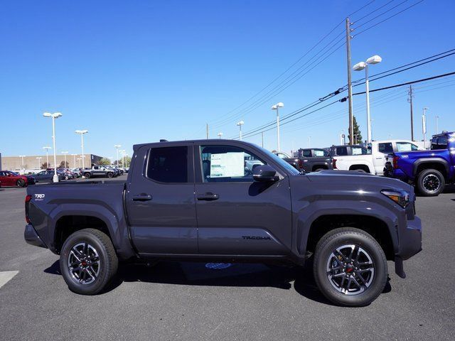 Used 2025 Toyota Tacoma TRD Sport w/ TRD Sport Upgrade Package AWD/4WD image 4