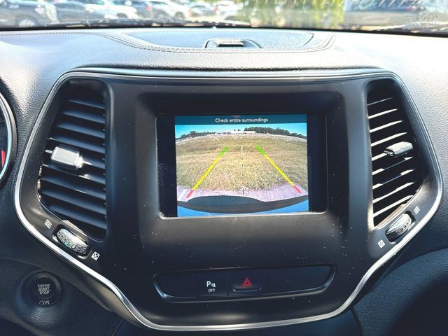 Used 2020 Jeep Cherokee Latitude Plus w/ Cold Weather Group AWD/4WD image 15