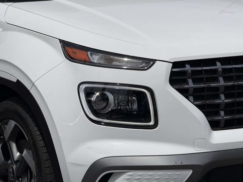 Certified 2023 Hyundai Venue Limited FWD image 11