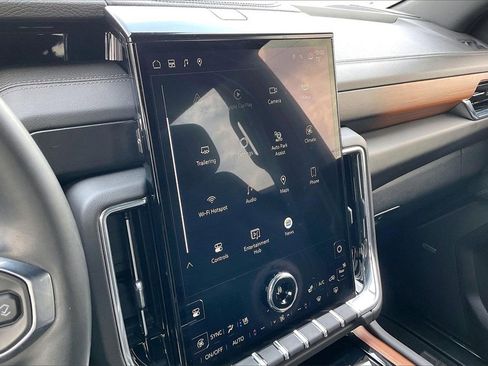 Used 2025 GMC Yukon XL Denali w/ Denali Reserve Package image 25