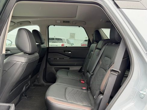 Used 2024 Nissan Pathfinder Platinum w/ Cargo Package AWD/4WD image 14
