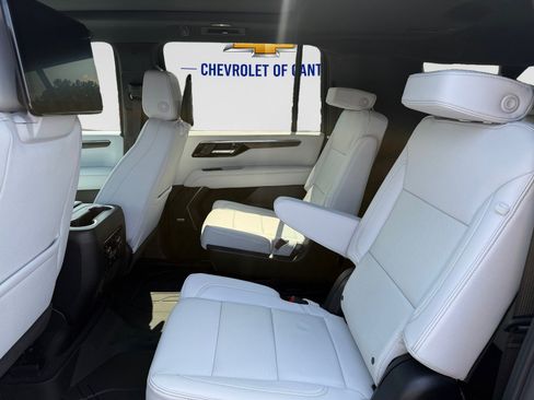 New 2026 Chevrolet Suburban Premier AWD/4WD image 19