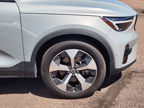 Used 2025 Volvo XC40 B5 Plus AWD/4WD image 29