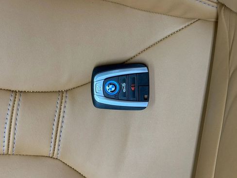 Used 2019 BMW i8 Roadster image 31