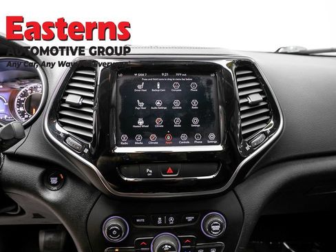 Used 2019 Jeep Cherokee Limited AWD/4WD image 12
