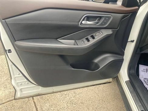 Used 2023 Nissan Rogue Platinum w/ Platinum Premium Package AWD/4WD image 20