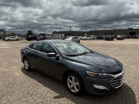 Used 2020 Chevrolet Malibu LS w/ LPO, Convenience Package 1 FWD image 2