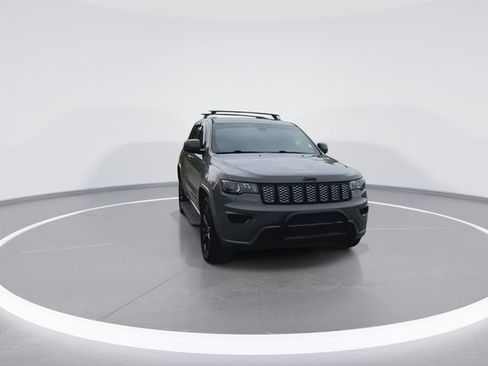 Used 2021 Jeep Grand Cherokee Laredo X RWD image 3
