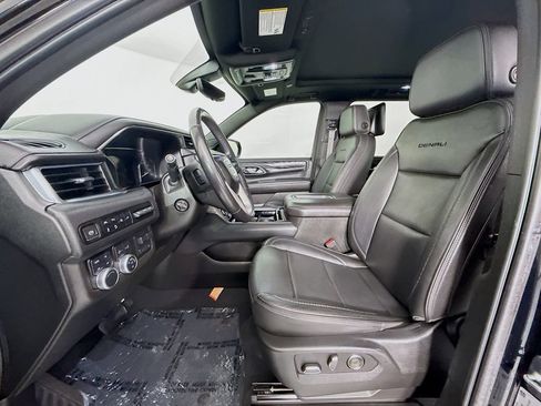 Used 2021 GMC Yukon XL Denali w/ Denali Premium Package AWD/4WD image 22