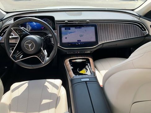 Used 2025 Mercedes-Benz E 350 4MATIC Sedan image 17