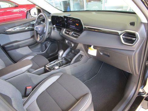 New 2026 Chevrolet TrailBlazer LT w/ Convenience Package FWD image 48