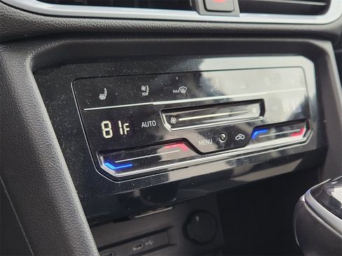 Used 2025 Volkswagen Taos SEL image 14