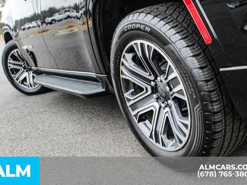 Used 2024 Jeep Wagoneer Series II w/ Flexible Seating Group image 15