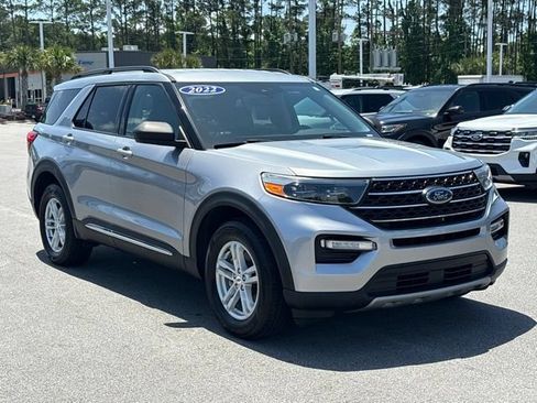 Used 2022 Ford Explorer XLT w/ Equipment Group 202A AWD/4WD image 7