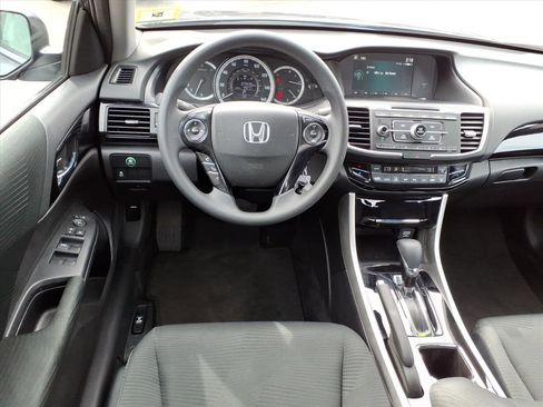 Used 2017 Honda Accord LX image 7