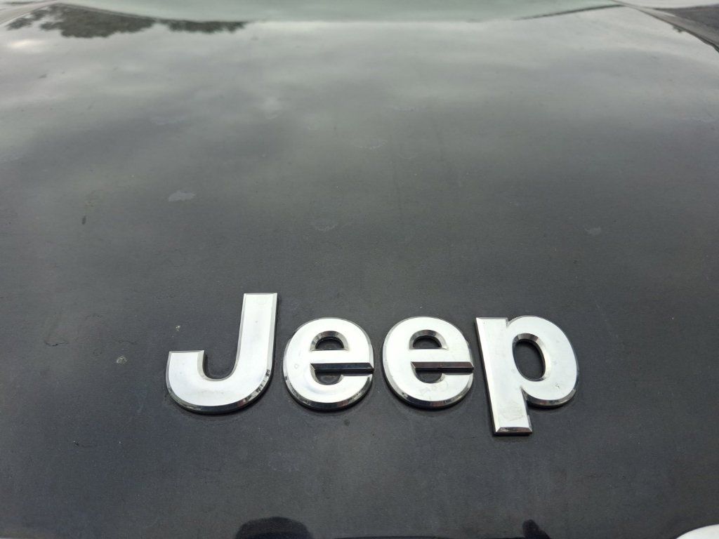 Used 2015 Jeep Cherokee Sport w/ Sport Appearance Group AWD/4WD image 12