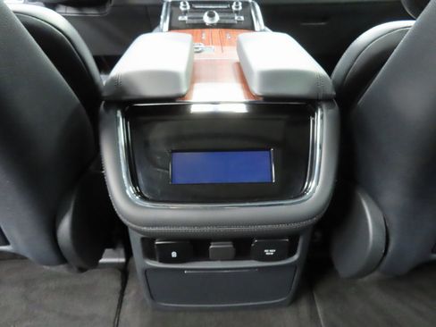 Used 2024 Lincoln Navigator L Reserve w/ Equipment Group 201A image 11