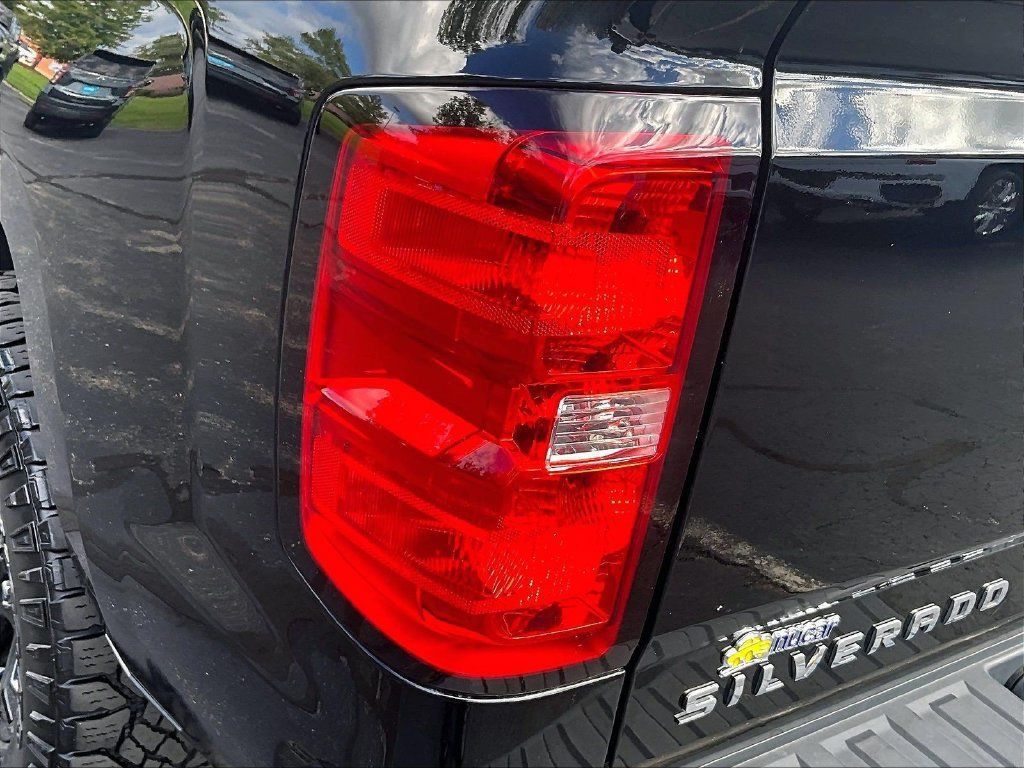 Used 2017 Chevrolet Silverado 1500 LT w/ Midnight Edition AWD/4WD image 34