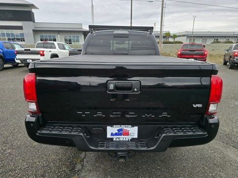 Used 2019 Toyota Tacoma TRD Sport AWD/4WD image 4