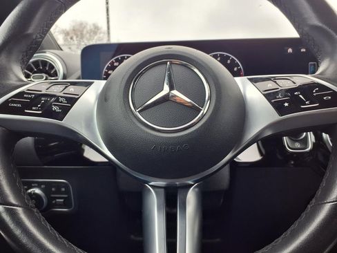 Used 2025 Mercedes-Benz GLA 250 image 13