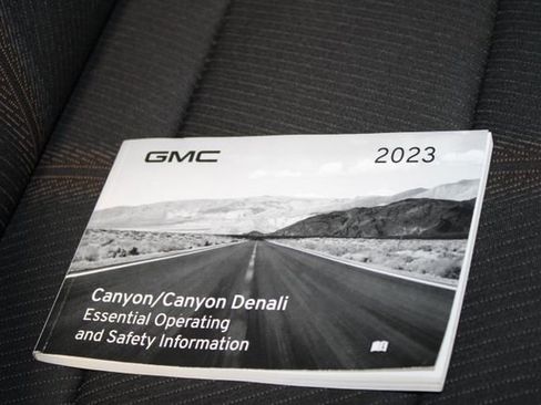 Used 2023 GMC Canyon AT4 w/ Technology Package AWD/4WD image 34