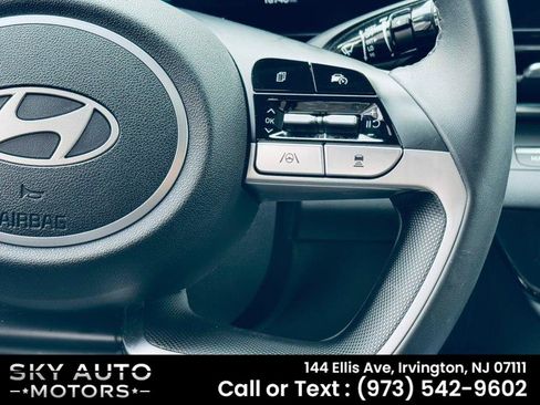 Used 2025 Hyundai Elantra SEL FWD image 10