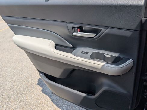 New 2026 Toyota Grand Highlander XLE image 28