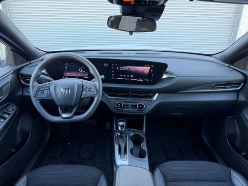 Used 2025 Buick Envista Preferred image 32