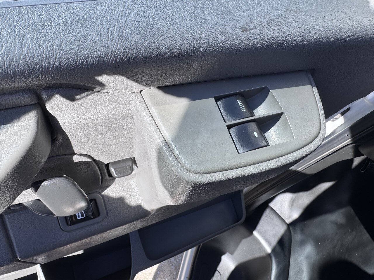 Used 2018 Chevrolet Express 3500 Extended w/ Driver Convenience Package RWD image 15