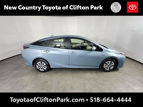 Used 2018 Toyota Prius Four image 2
