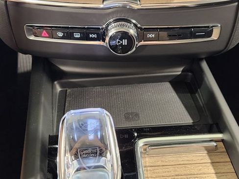 New 2026 Volvo XC60 B5 Plus w/ Climate Package AWD/4WD image 19