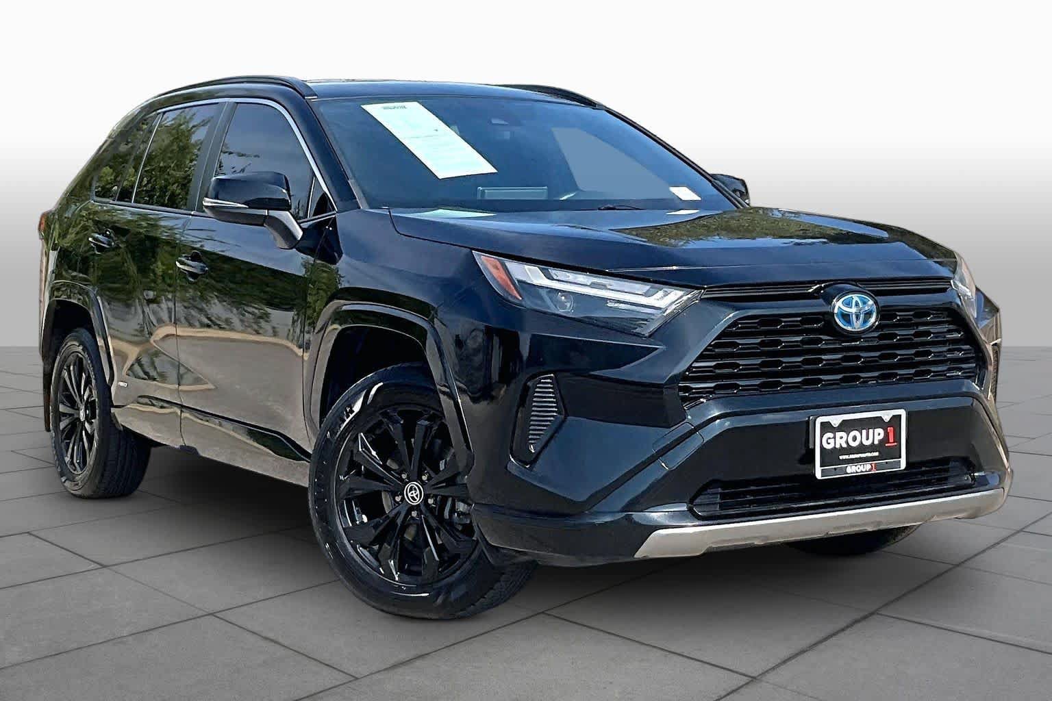 Used 2023 Toyota RAV4 SE AWD/4WD image 3
