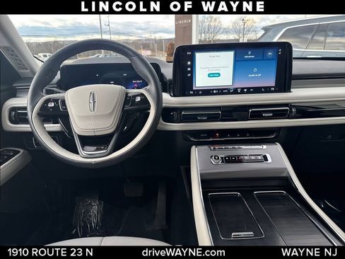 Used 2025 Lincoln Aviator AWD image 25