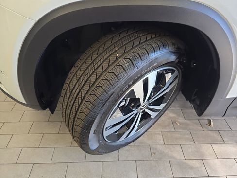 Certified 2025 Mercedes-Benz GLB 250 image 34