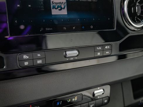 Used 2023 Mercedes-Benz Sprinter 3500 image 61